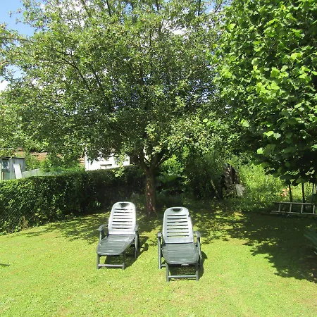 Au Jardin De Fessard *